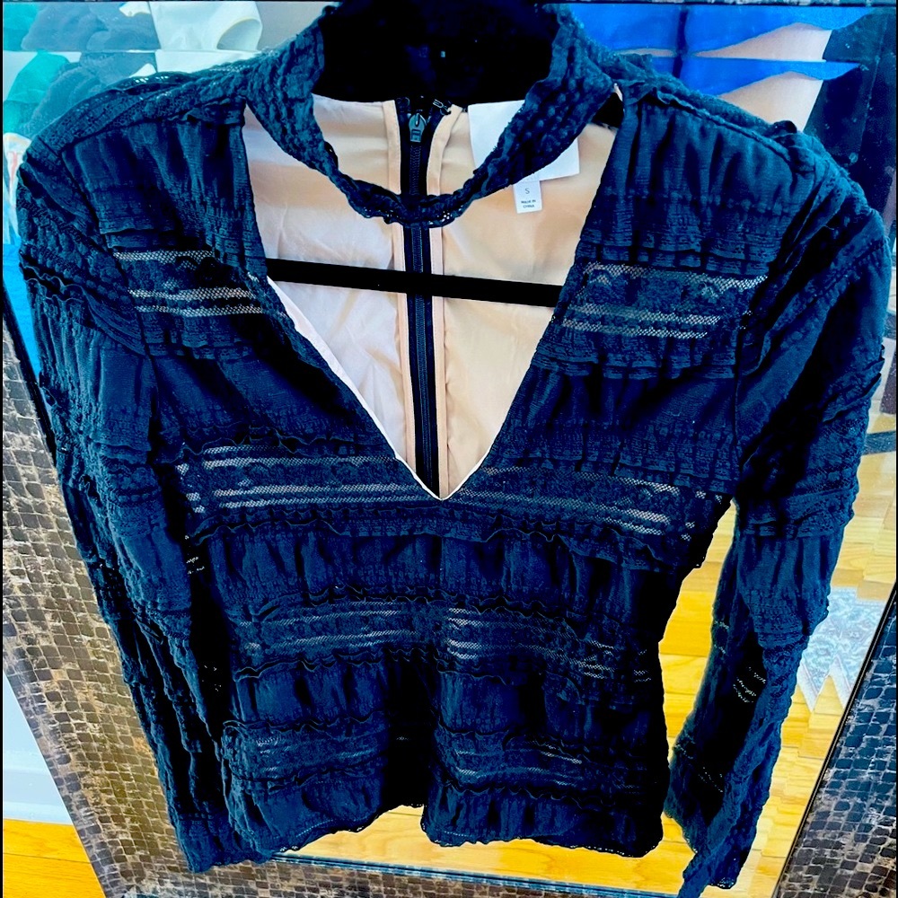 Cinq à Sept Lace Top S great condition no damage